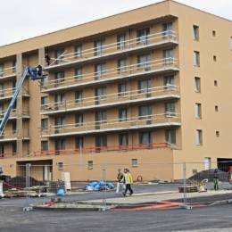 Čo sľubujú parlamentné strany ohľadom nájomného bývania?